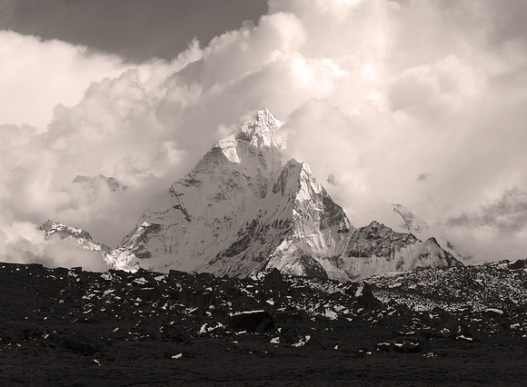 LOOKING DOWN THE KHUMBU