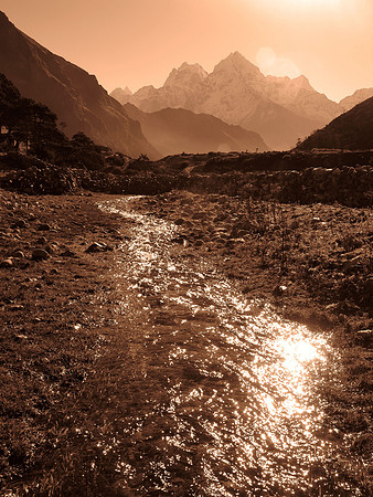 KHUMBU STREAM - FIRST LIGHT -